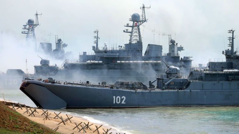 Общество: Российские корабли провели в Черном море учения после прибытия корабля Британии