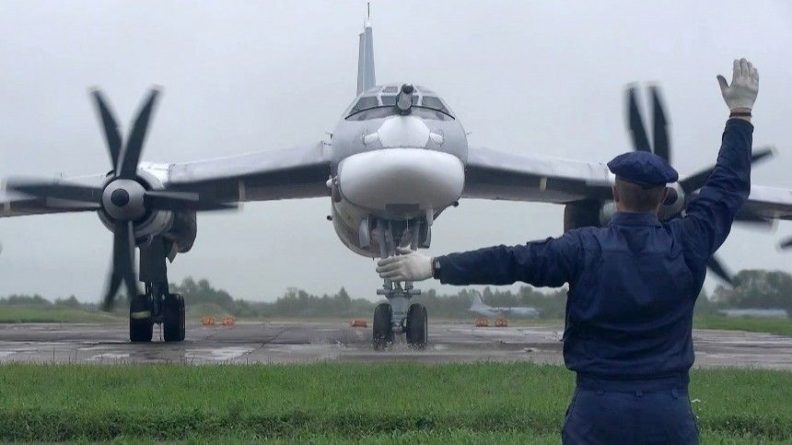 Общество: Российские Ту-95МС взяли под контроль корабли Британии и Франции в Черном море