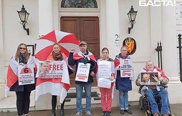 Общество: Белорусы Лондона вышли на пикет в поддержку стачкома «Беларуськалия»