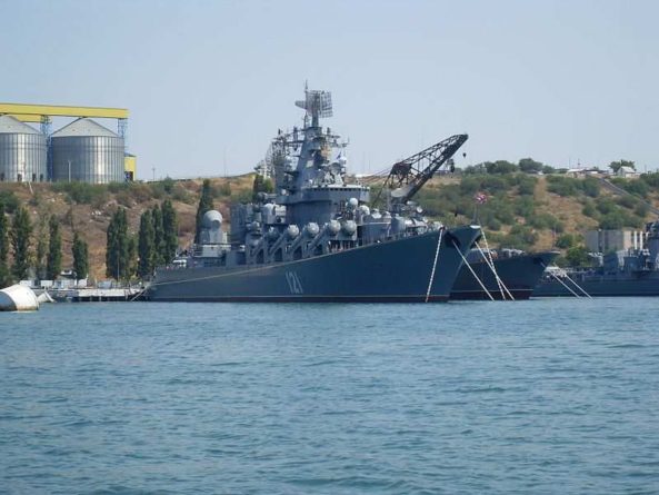 Общество: Российский крейсер «Москва» могут направить на перехват авианосной ударной группировки Великобритании в Сирии