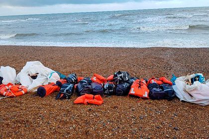 Общество: Британцы гуляли по пляжу и нашли тонну кокаина