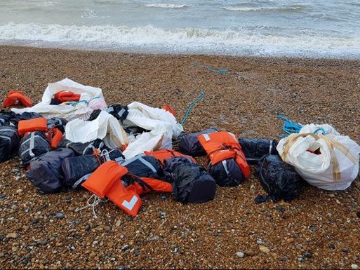 Общество: На пляже в Британии обнаружили почти тонну кокаина