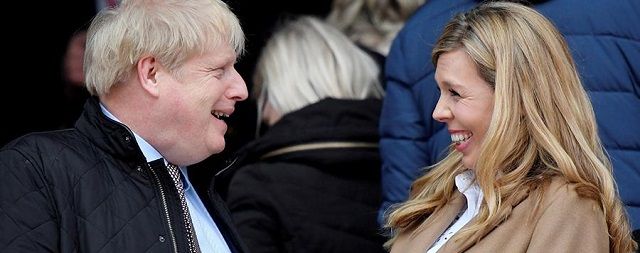 Общество: Британский премьер Борис Джонсон тайно женился на своей невесте Кэрри Саймондс