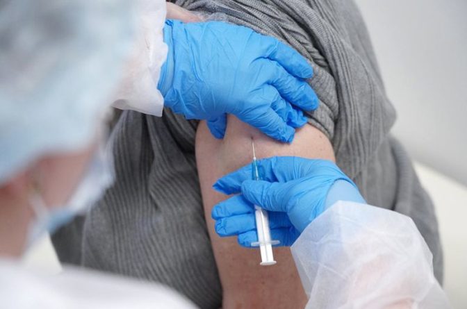 В Великобритании могут ввести обязательную вакцинацию от COVID-19 для медиков 30052021 Общество: В Великобритании могут ввести обязательную вакцинацию от COVID-19 для медиков