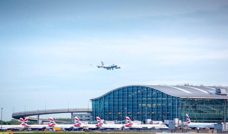 Общество: Авиасообщение с Великобританией будет восстановлено 2 июня