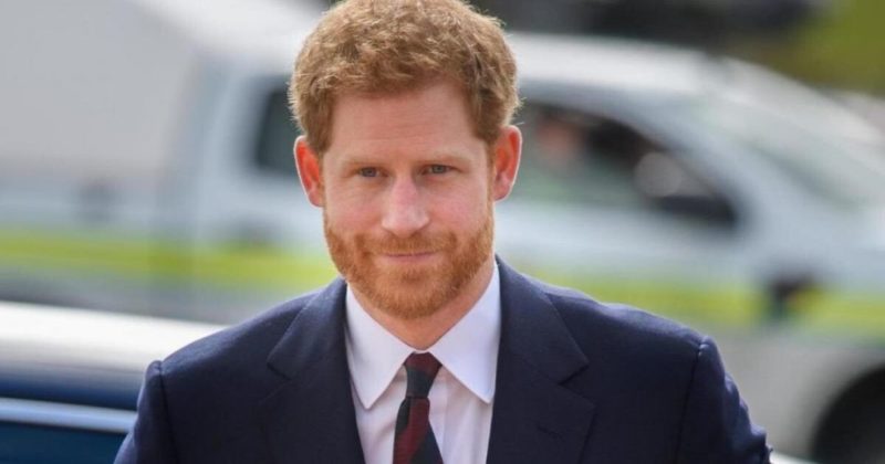 Общество: Британцы требуют от принца Гарри отказаться от титулов ради безопасности королевской семьи