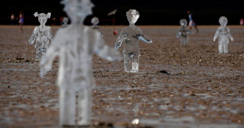 Общество: Мир в фото: ледовые скульптуры в Великобритании и чемпионат по теннису во Франции