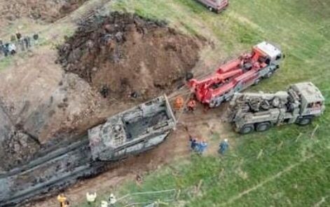 Общество: В Британии фермер обнаружил в поле уникальный танк-амфибию времен Второй мировой войны (ФОТО)