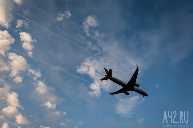 Общество: Отправившийся в кругосветку юный британец посадил самолёт в Екатеринбурге