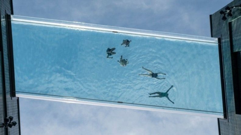 Общество: Первый в мире «небесный» бассейн открылся в Лондоне
