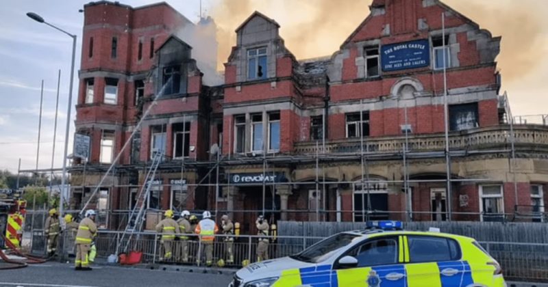 Общество: Британец поджег два здания и избежал тюрьмы: суд решил, что она станет для него ударом (фото)