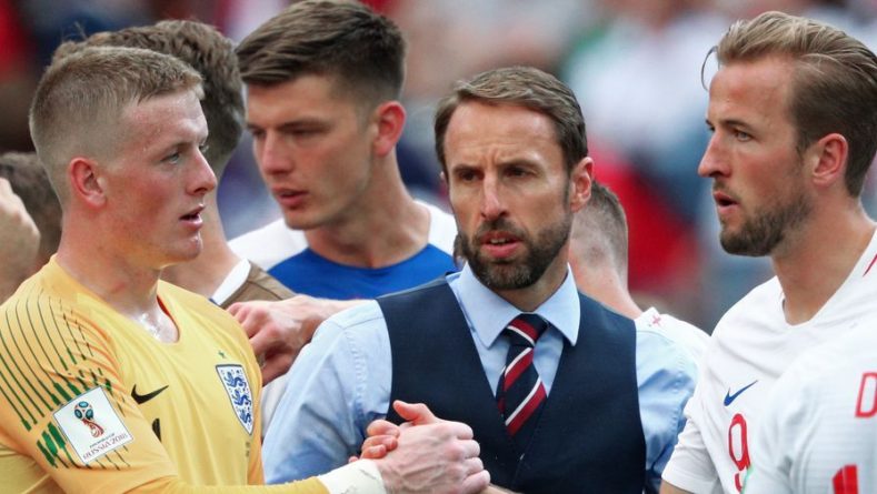 Общество: Игроки сборной Англии будут преклонять колено на Евро-2020, несмотря на недовольство фанатов