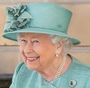 Общество: Королева Великобритании пожаловала рыцарский титул разработчикам вакцины AstraZeneca и мира