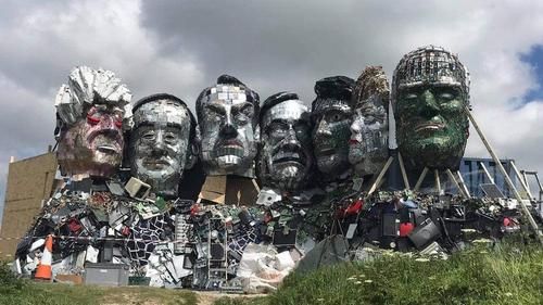Общество: Арт-скульптура из мусора лидеров G7 появилась в Корноуле на юге Англии