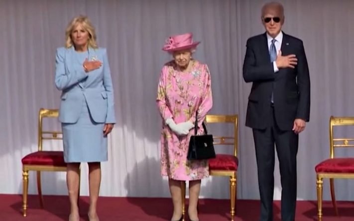 Общество: Президент США Байден признался, что королева Великобритании Елизавет II очень похожа на его маму