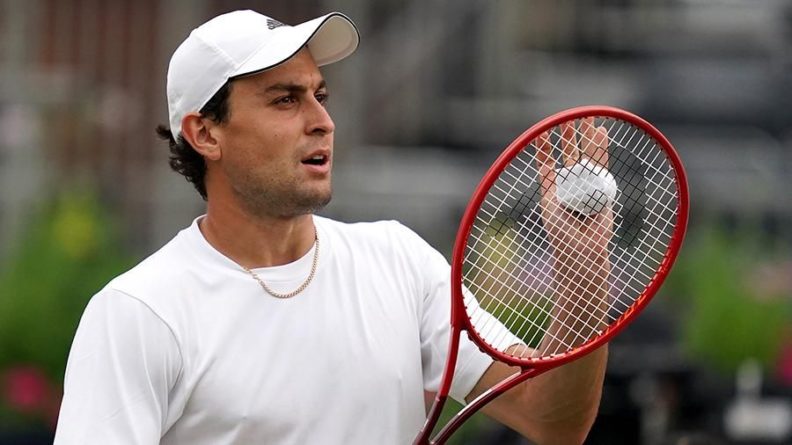 Общество: Теннисист Карацев вышел во второй круг турнира ATP в Лондоне