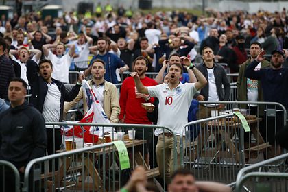 Общество: Болельщики в Лондоне освистали вставших на колено футболистов Англии и Шотландии