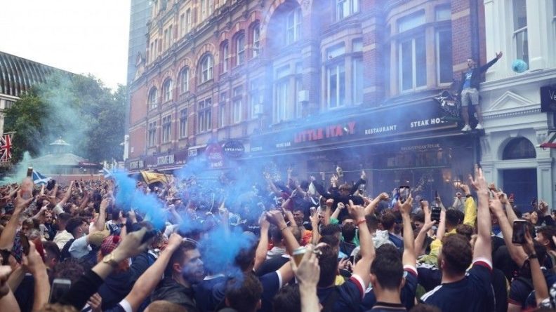 Общество: Видео: Фанаты сборных Англии и Шотландии устроили массовые беспорядки после матча в Лондоне