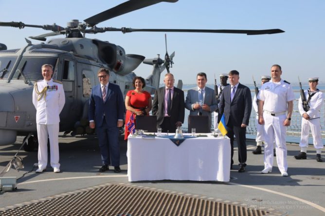 Общество: В Одессе между Украиной и Великобританией подписан Меморандум о реализации проектов морского партнерства