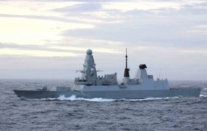 Общество: Россия открыла огонь, вытесняя эсминец Великобритании от берегов...