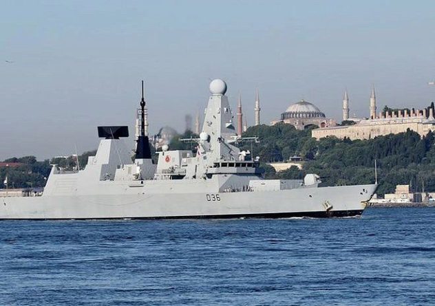 Общество: Российский корабль открыл предупредительный огонь по эсминцу Британии