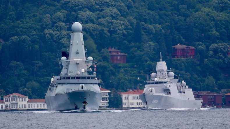 Общество: Экс-главком ВМФ России назвал инцидент в Черном море «проверкой на вшивость» со стороны Британии