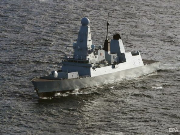 Общество: Великобритания отрицает, что Россия открыла предупредительный огонь по их эсминцу