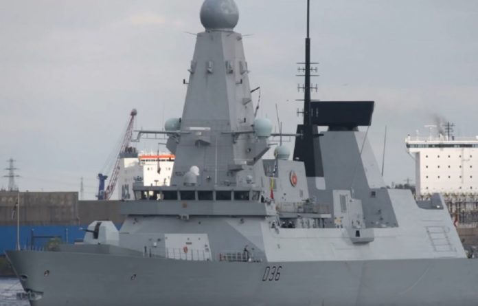 Общество: Обстрел британского эсминца в Черном море: минобороны Великобритании опровергло информацию