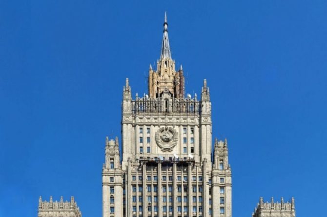 Общество: Посла Британии вызовут в МИД РФ из-за инцидента с эсминцем в Черном море