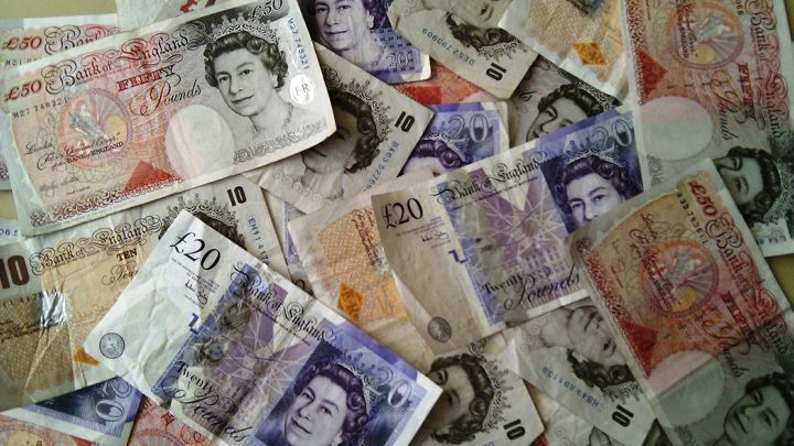 Общество: Британия отказывается от бумажных банкнот номиналом 50 фунтов стерлингов