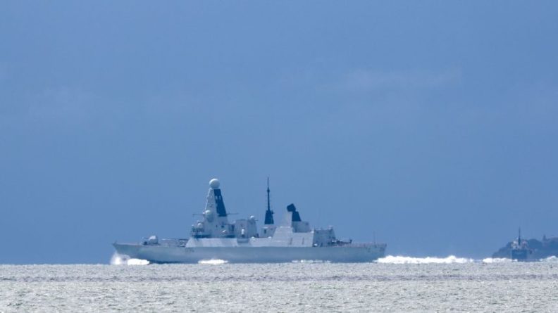 Общество: На прицеле: первые кадры выдворения из РФ эсминца Великобритании в Черном море