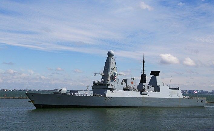 Общество: Guardian: Лондон говорит, что Россия не отпугивала его корабль от берегов Крыма выстрелами