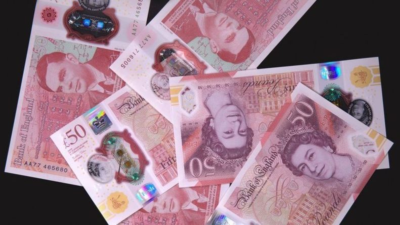 Общество: В Британии выпустили новые пластиковые 50 фунтов. Бумажные 20 и 50 фунтов выведут из обращения (видео)