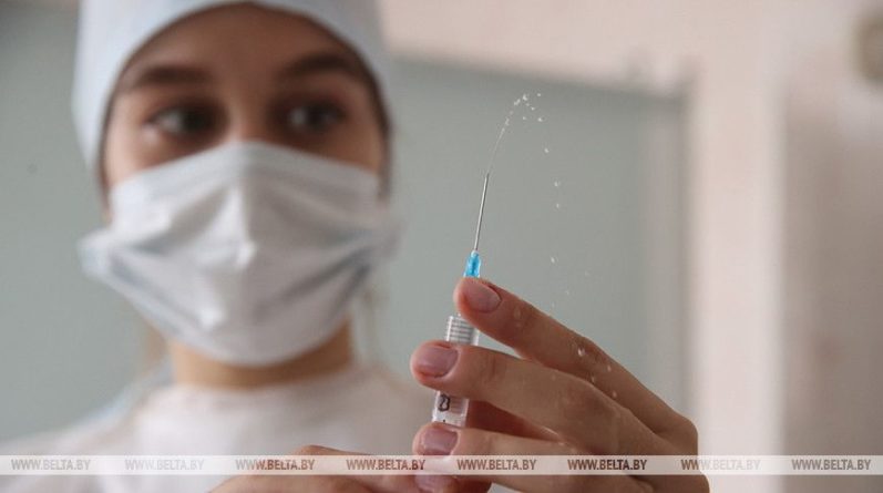Общество: В Великобритании вакцинация от COVID-19 позволила избежать 14 тыс. смертей