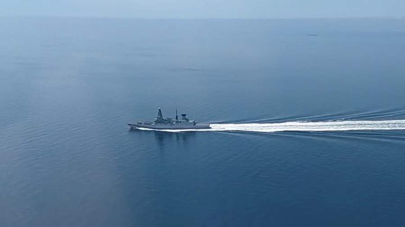 Общество: Главком ВМФ назвал провокацией инцидент с эсминцем Британии