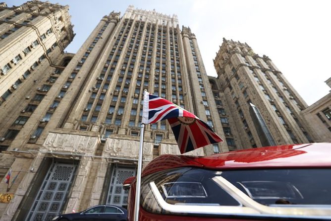 Общество: Посол Великобритании прибыла в российский МИД