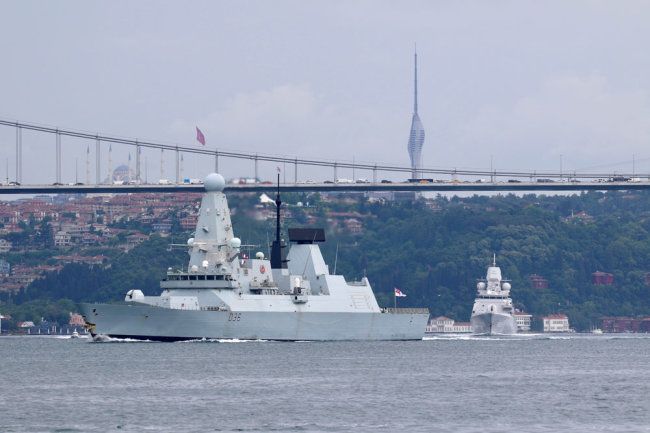 Общество: МИД заявил протест послу Британии из-за инцидента с эсминцем в Черном море