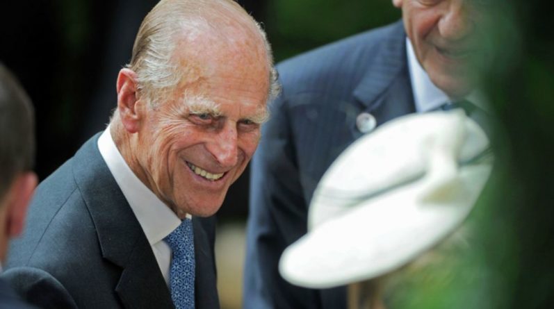 Общество: Великобритания в честь принца Филиппа выпустила памятную монету