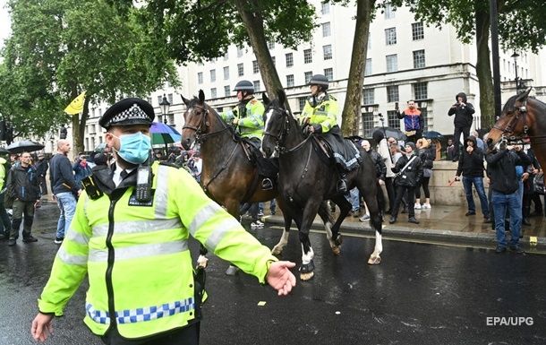 Общество: В Лондоне протестовали коронаскептики
