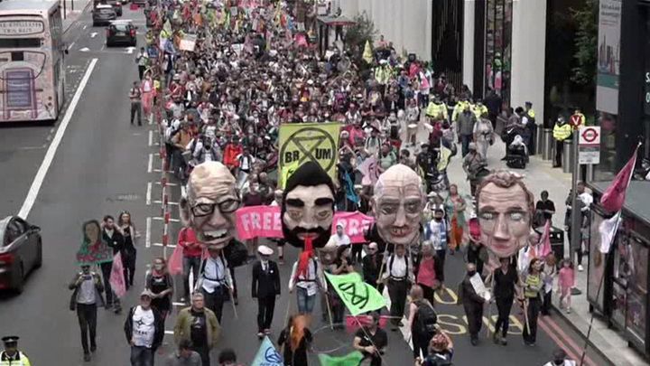 Общество: Офису Мердока в Лондоне досталось от протестующих