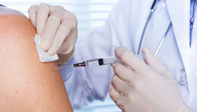 Общество: В Британии начали тестировать новую COVID-вакцину от AstraZeneca