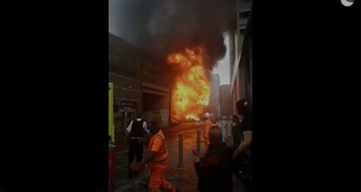 Общество: Взрыв прогремел у станции метро в Лондоне. Кадры с места ЧП