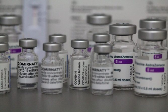 Общество: В Англии провели уникальный эксперимент с двумя вакцинами: удалось ли получить иммунитет