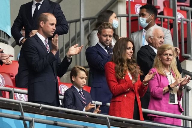Общество: Кейт Миддлтон и принц Уильям взяли сына Джорджа на Евро-2020: Англия выиграла поединок
