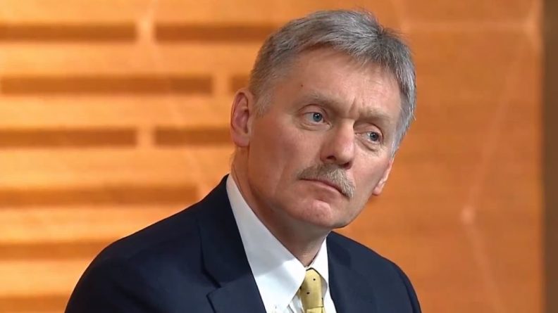Общество: Песков: РФ и Британия заморозили консультации по Черному морю