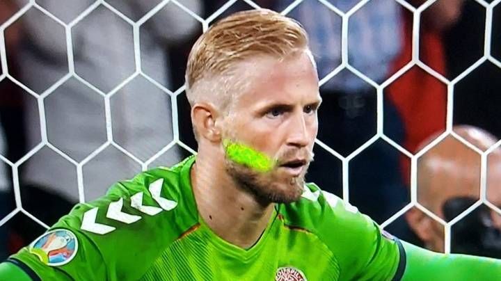 Общество: Светили лазером в глаза: на матче Евро-2020 Англия - Дания произошел еще один скандал, фото