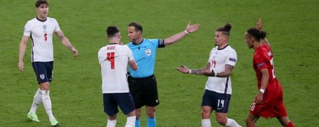 Общество: УЕФА расследует поведение болельщиков в матче Англия – Дания