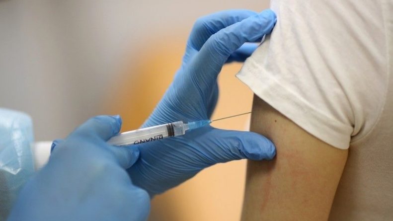Общество: В Британии планируют отменить карантин для вакцинированных туристов