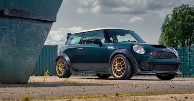 Общество: Ракета мощностью 420 "сил": Британцы впихнули под капот Mini мотор V8 от BMW М3 (видео)