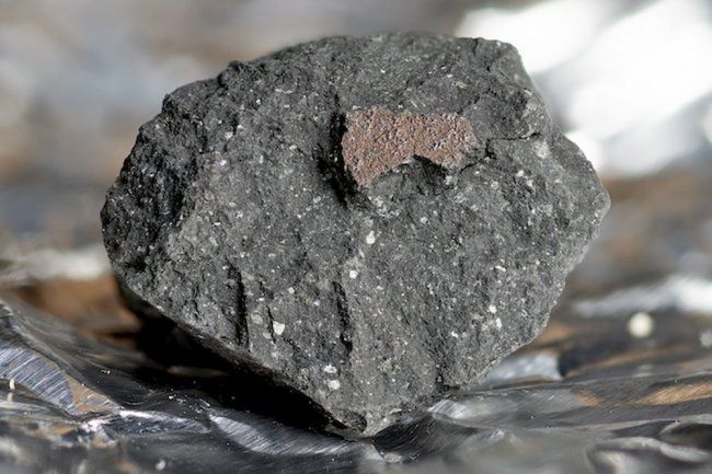 Общество: Упавший в Британии метеорит может хранить тайну рождения Земли